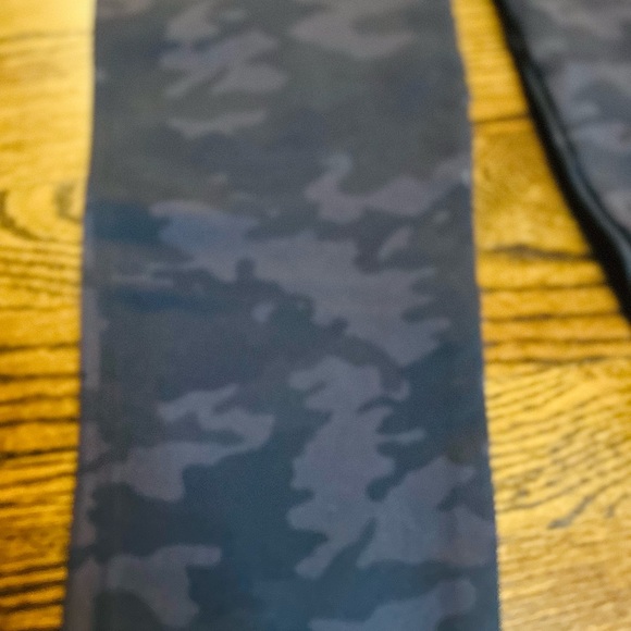 SPANX camouflage high waisted leggings. - Picture 3 of 5